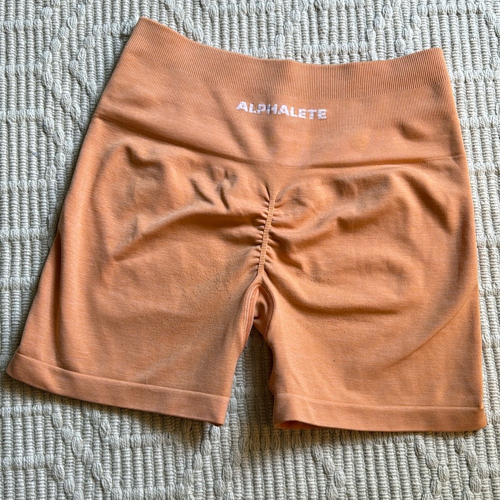 Alphalete Amplify Seamless Scrunch Shorts Size S Orange/Cheeky Coral